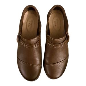 🟪🟩 Clarks Dark Brown Casual Shoes - 8.5 - Faux Leather